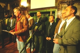 Premi&eacute;r představuje pět bodů, na nichž se veden&iacute; ODS shodlo.