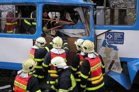 Při tragické nehodě tramvají v Ostravě zemřeli v pátek tři lidé.