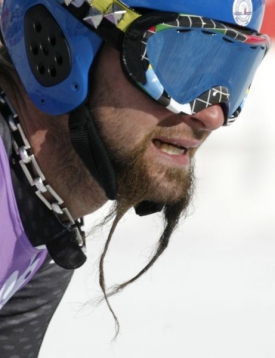 Krýzlovi v závodě pomohl i kolega Trejbal, jenž slalom nedokončil.