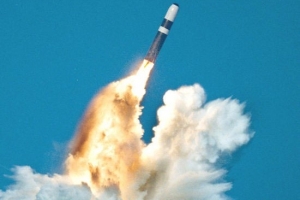 Cvičné odpálení rakety Trident z ponorky třídy Vanguard.
