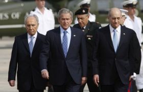 George Bush, Šimon Peres a Ehud Olmert (vpravo).