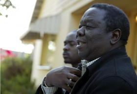 Západem podporovaný vůdce opoziční MDC Tsvangirai.