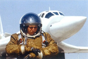 Pilot Tu-160 ve speciálním obleku.