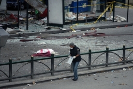 Ulice v Ankaře po výbuchu bomby