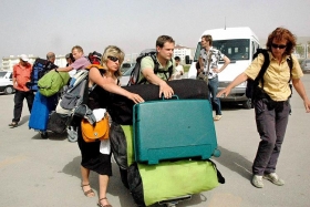 Zbylí turisté se po únosů svých kolegů vracejí do Německa.