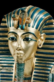 Tutanchamon zemřel ve věku 18-19 let a nezanechal žádné potomky.