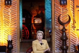 Clintonová při natáčení televizní talk show v Turecku.