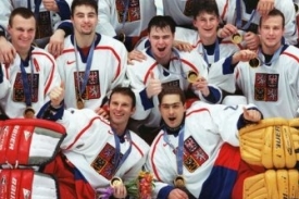 Radost vítězů hokejového turnaje na olympiádě v Naganu 1998.