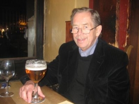 Václav Havel u piva.