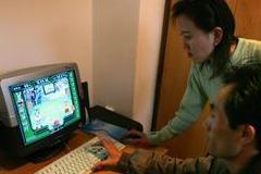 Zastaralý počítač umožňuje dívkám rozptýlit se korejskými hrami