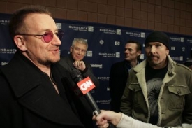 Bono, Adam Clayton, Larry Mullen a The Edge před uvedením filmu U2 3D