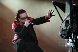 Bono ve filmu U2 3D.