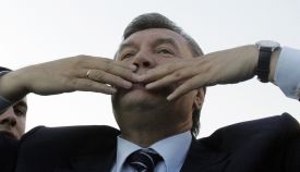 Janukovič se raduje po vítězných volbách