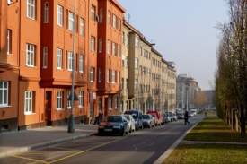 Díky parkovacím kartám přibyly městským částem v Praze obyvatelé.