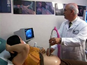 Těhotná Sulemanová na vyšetření ultrazvukem.