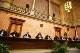 Ústavní soud rozhodne o poplatcích během příštích dnů.