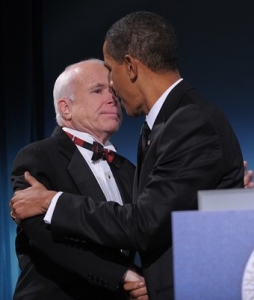 McCain dostal i pozvánku na inauguraci.