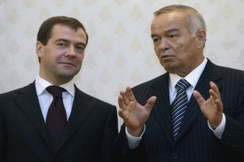 Uzbecký prezident Islam Karimov a ruský prezident Dmitrij Medveděv.