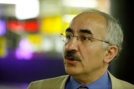 Kurdský lékař a podnikatel Yekta Uzunoglu