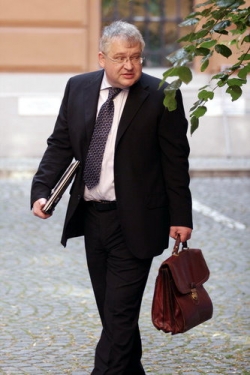 Zlínský podnikatel Roman Vaškůj přichází k soudu, květen 2007.