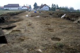 Padesát pravěkých objektů nalezli archeologové v lokalitě Vrábí.