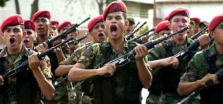 Venezuelští parašutisté z jejichž řad vzešel prezident Hugo Chávez