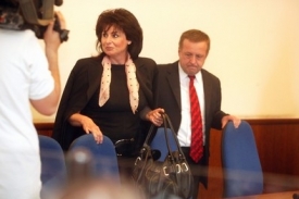 Nejvyšší státní zástupkyně Vesecká se u soudu domáhá omluvy.