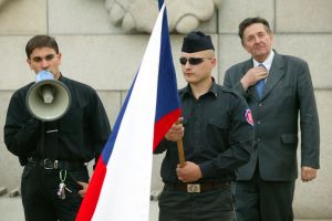 Přípravný výbor strany Národní demokracie oslavil před Památníkem osvobození na pražském Vítkově 90. výročí bitvy u Zborova.