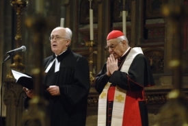 Kardinál Miroslav Vlk se chce účastnit soudního jednání.