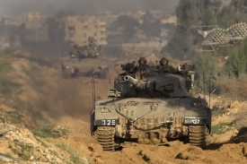 Izraelští vojáci na hranici s pásmem Gazy.