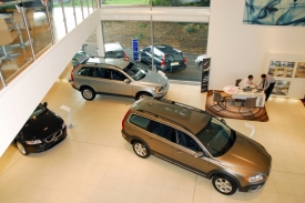 Někteř&iacute; prodejci nov&yacute;ch automobilů po nov&eacute;m roce opět zlevnili.