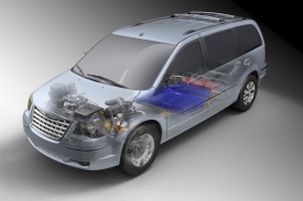 Koncept Chrysleru Voyager má elektromotor i benzinový motor.