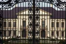 Úřad vlády předá zámek v Kolodějích restituentovi v únoru.