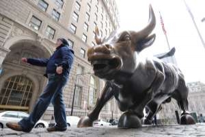 Wall Street zažívá největší vlnu propouštění od roku 2001.