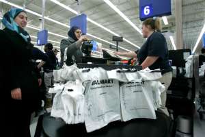 Maloobchodní gigant Wal-Mart měl opět největší tržby na světě
