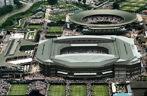 Kde jinde hrát tenis v Londýně než ve Wimbledonu.