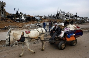 Palestinci mají nyní možnost posbírat zbytek věcí ze zničených domů.