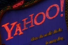 Logo společnosti Yahoo na Times Square v New Yorku.