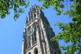 Yaleská univerzita kvůli krizi redukuje personál.