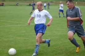 Doned&aacute;vna se v Z&aacute;blat&iacute; hr&aacute;l jen fotbal, teď tady ře&scaron;&iacute; stanovy svazu.