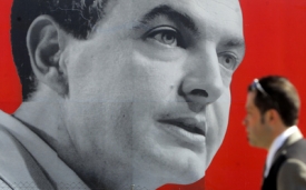 José Luis Zapatero na plakátu ve španělských ulicích.