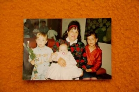 Paní Šimůnková (na fotografii s rodinou) byla jednou z obětí Petra Zelenky.