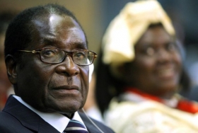 Zimbabwský autokrat Mugabe na konferenci FAO v Římě.