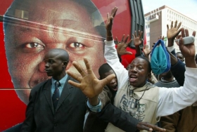 Fanoušci opozičního kandidáta na prezidenta Tsvangiraie.