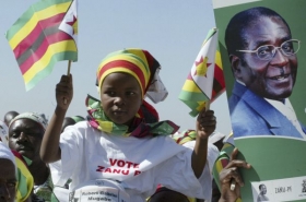Nedemokratické volby? Přiznivci Mugabeho mají jiný názor.