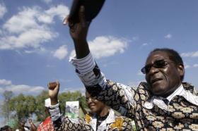 Mugabe už se cítí jako (staro)nový prezident Zimbabwe.
